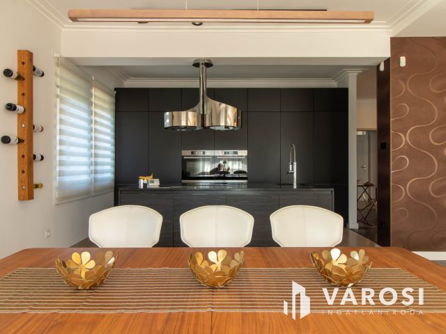 Mediterrán luxusvilla Érd Fenyves-Parkvárosban