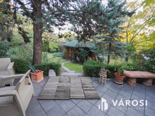 Újszerű családi ház Érden!