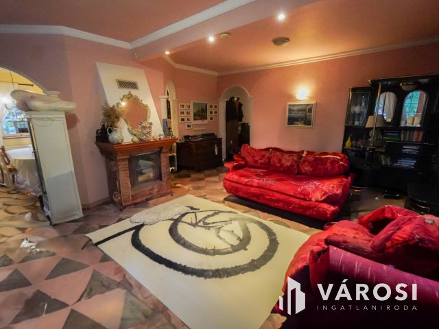 Újszerű családi ház Érden!